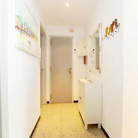 In Roses, 60 M From Apartment