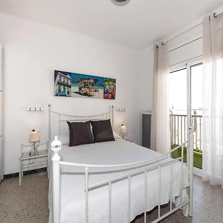 In Roses, 60 M From Apartment *